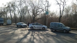 Аварія на перехресті в Луцьку: автомобілі "наздогнали" один одного (фото)