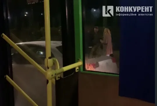 У Луцьку – подвійна ДТП біля Центрального парку: на місці працює поліція (відео)