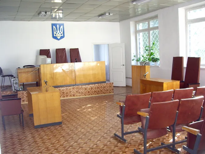 Для волинських судів куплять 40 диванів