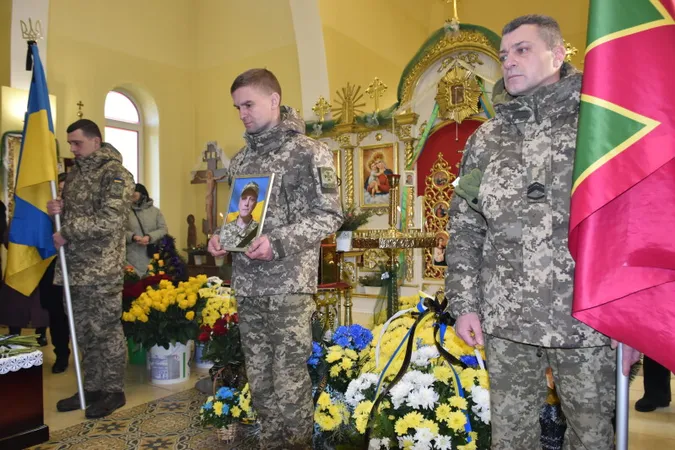 У Луцьку попрощалися із загиблим на Харківщині прикордонником Тарасом Горобцем (фото)