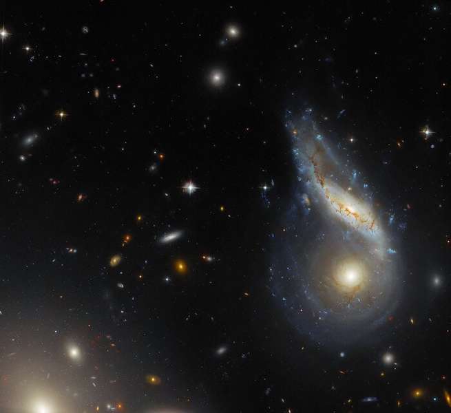 Hubble показав зіткнення двох галактик (фото)