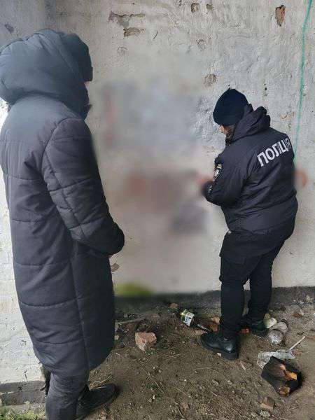 У Володимирі поліцейські замалювали рекламу наркотиків (фото)