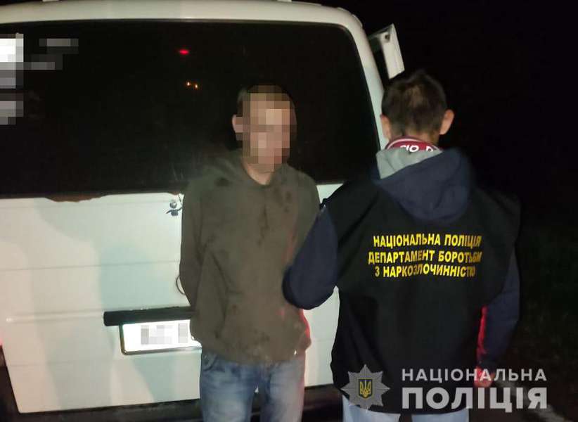 У Луцьку затримали озброєного наркоторговця (фото)