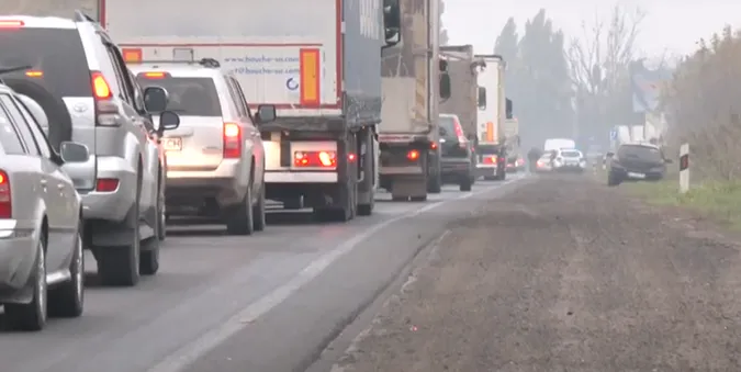 Затор на в'їзді до Луцька. Скріншот з відео