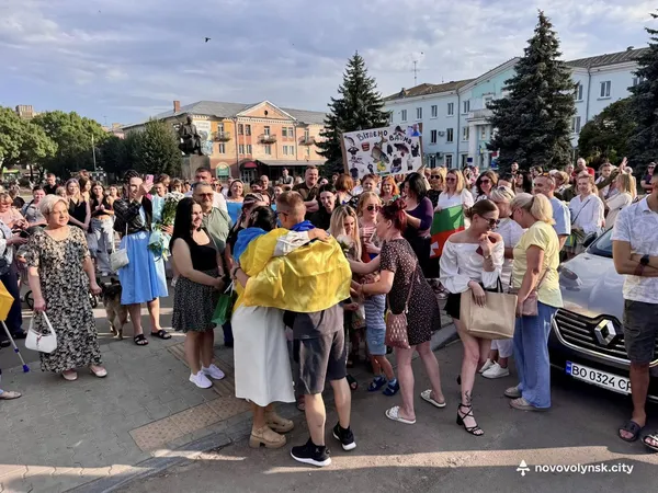 До Нововолинська повернувся звільнений з полону Захисник України Олег Карпюк (фото)