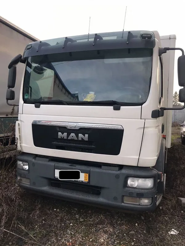 На Волині митники вилучили дві вантажівки з фальшивими документами