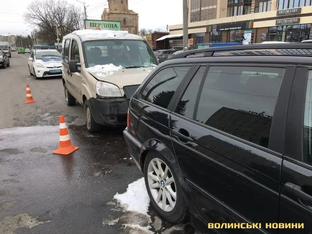 У Луцьку зіткнулися чотири автомобілі (фото)