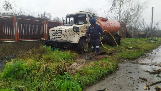 Волинські сапери розміновують «село-привид» на Донеччині (фото)
