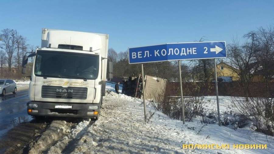 На дорозі Луцьк-Львів перевернулася вантажівка 
