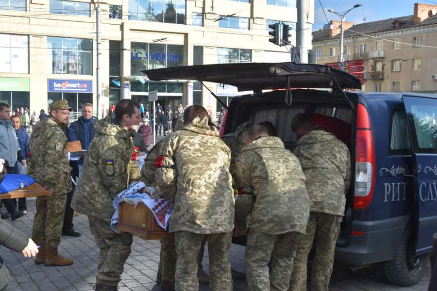 У Луцьку попрощалися із полеглим військовим (фото)