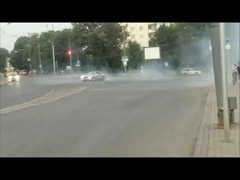 У Луцьку на Київському майдані дрифтував автомобіль (відео)