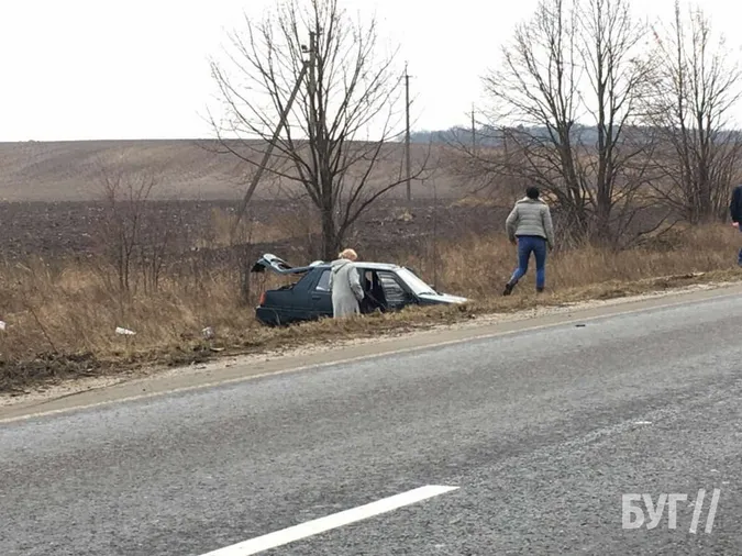 «Таврія» в кюветі: між Володимиром та Нововолинськом сталася ДТП (фото)