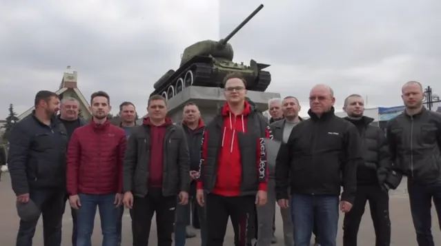 На Сумщині – флешмоб в підтримку волинянина, який заспівав «Смуглянку»