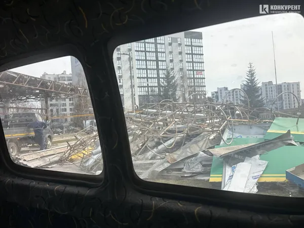 У Луцьку розбирають одну із заправок WOG: що коїться (фото)