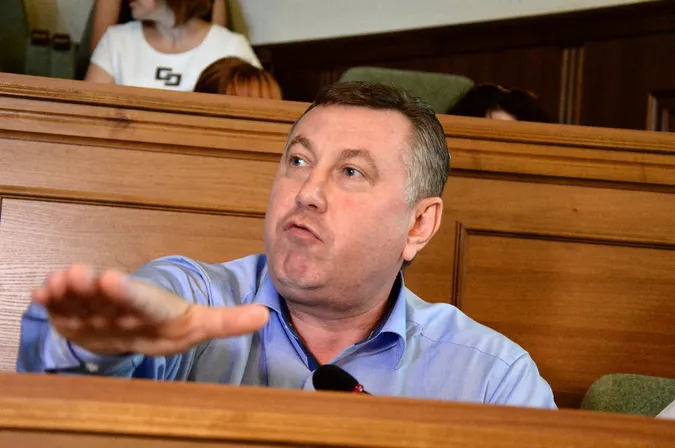 Володимир Бондар: «Яструби» з оточення Палиці винні у протистоянні між Волиньрадою та ОДА