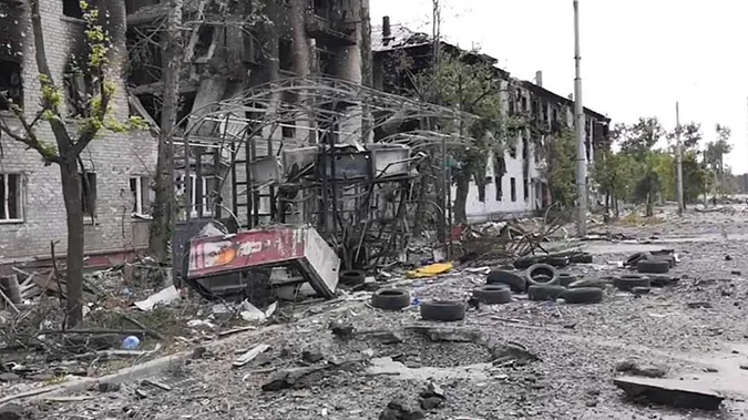 Гайдай: Окупанти закріплюються в районі Лисичанська, місто – у вогні