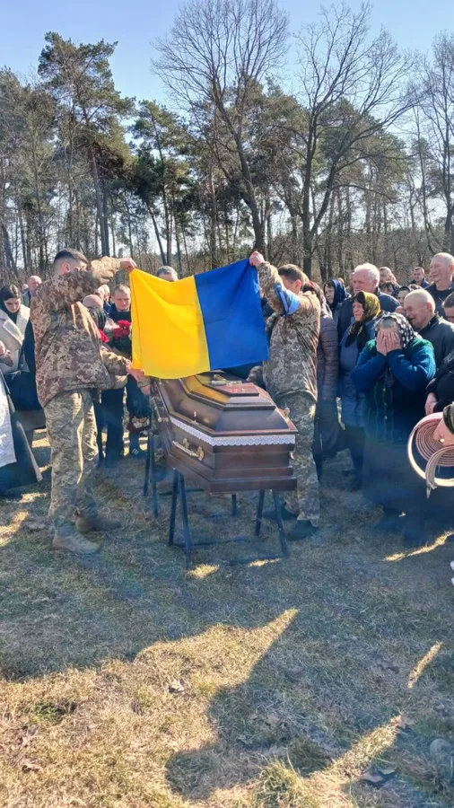 Загинув на Харківщині: на Волині попрощалися з воїном Анатолієм Бараносем (фото)