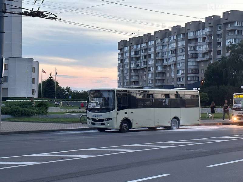 У Луцьку зайнялась маршрутка з пасажирами (фото)