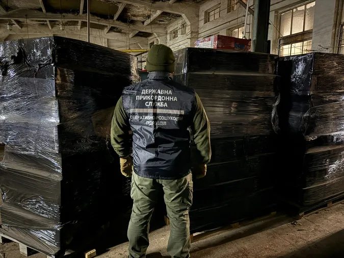 Волинські прикордонники з колегами викрили мережу з нелегальними електронками