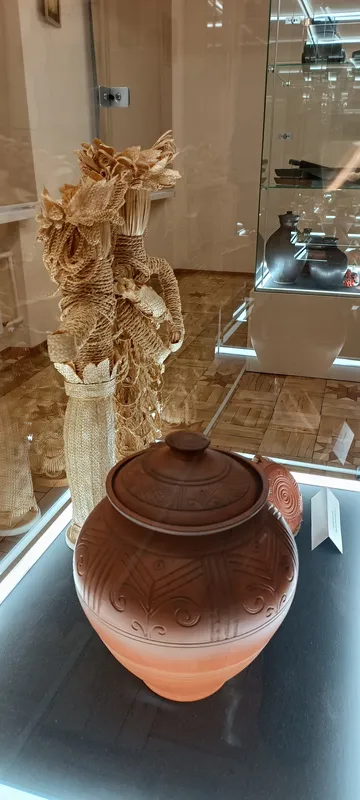 Народні майстри показали свої писанки у центрі Луцька (фото)