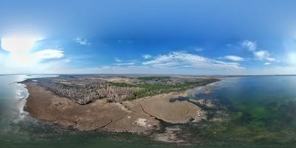 Світязь зняли з повітря: що шукають на найбільшому озері Волині (фото)