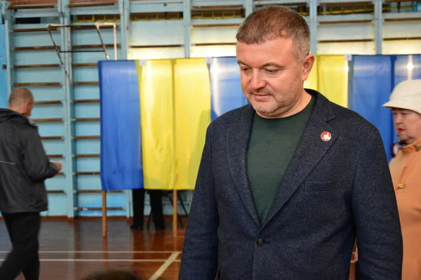 Делегуємо відповідальність за Україну: Покровський проголосував у Луцьку (фото)