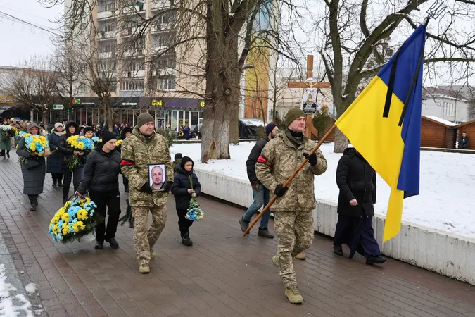 Луцьк попрощався з загиблим військовослужбовцем Андрієм Лащуком