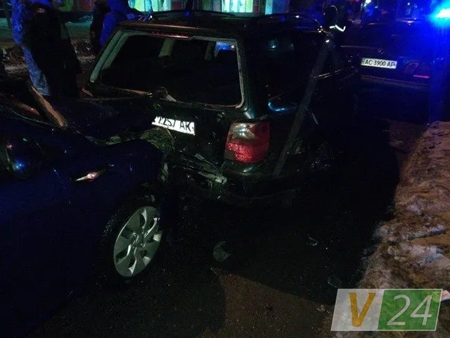 У Луцьку біля «Опери» водій протаранив п'ять автомобілів (фото)