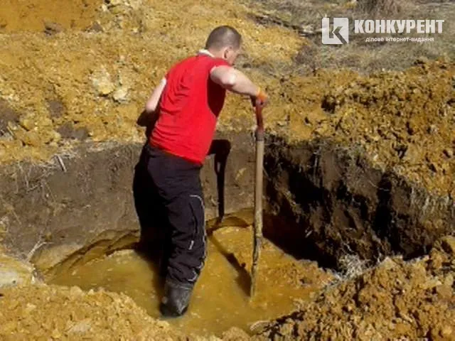 Пан Петро працює на «Клондайку» вже кілька днів