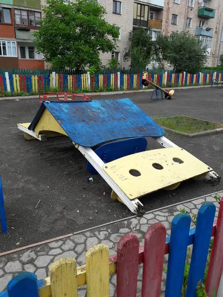 У Ківерцях вандали пошкодили дитячий майданчик (фото)