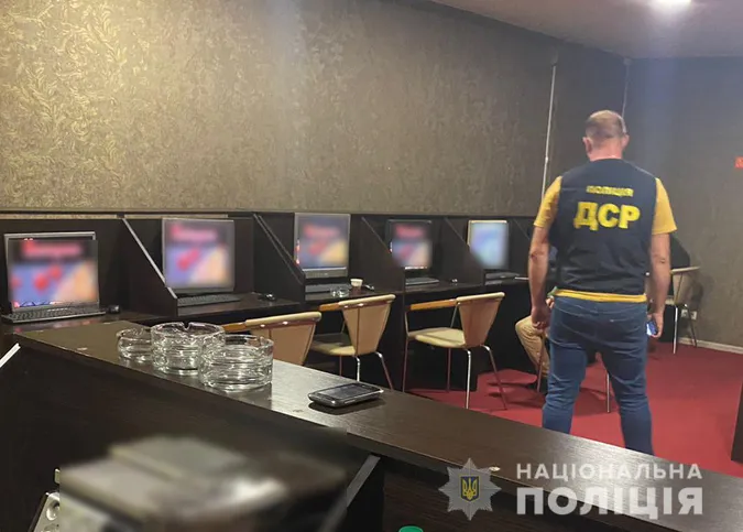 У Луцьку на Соборності «накрили» підпільне казино (фото)