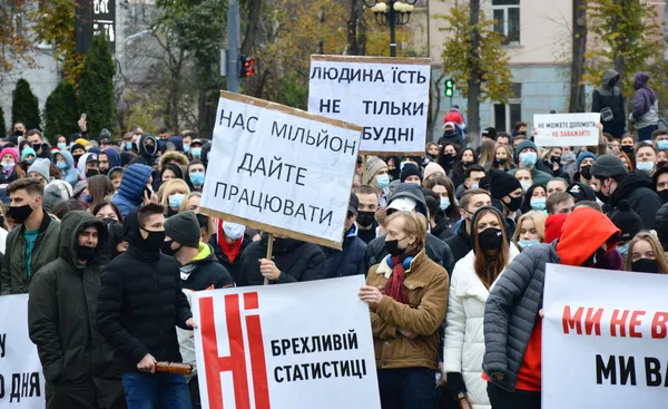 «Ми не втечемо від коронавірусу», – головний медик про масові акції у Луцьку
