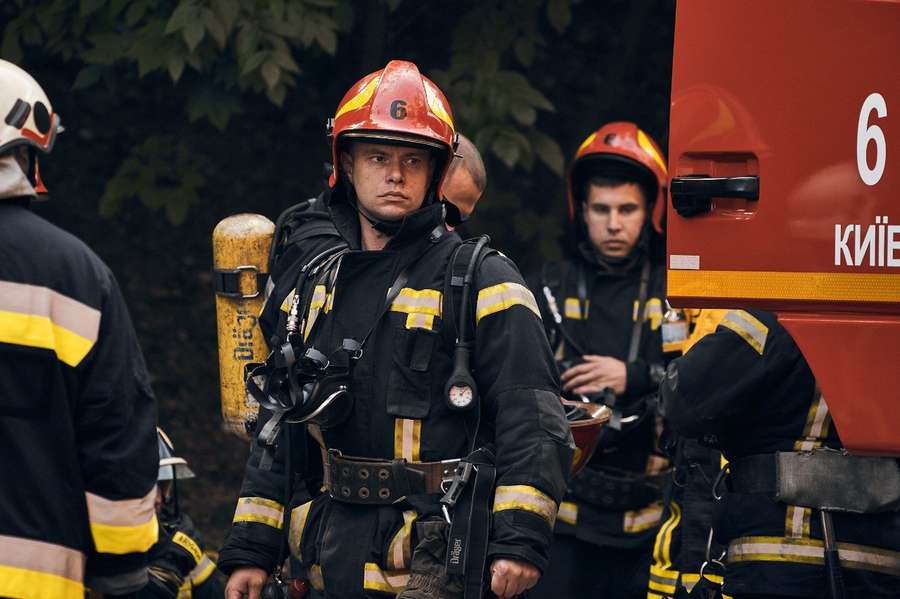 Обстріл Києва: пожежу у будинку локалізували, продовжують рятувальні роботи (фото, відео)