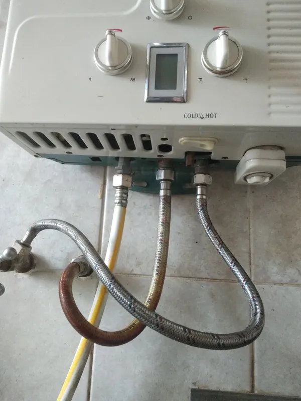 Вода замість вогню: на Волині горе-майстер залишив сусідів без газу (відео)