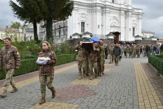 У Луцьку попрощалися з полеглим на Херсонщині Андрієм Булгаковим (фото)