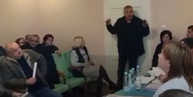 Сергій Батрин з гранатами в руках