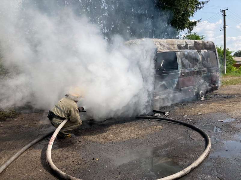 На Горохівщині згорів Mercedes-Benz (фото)
