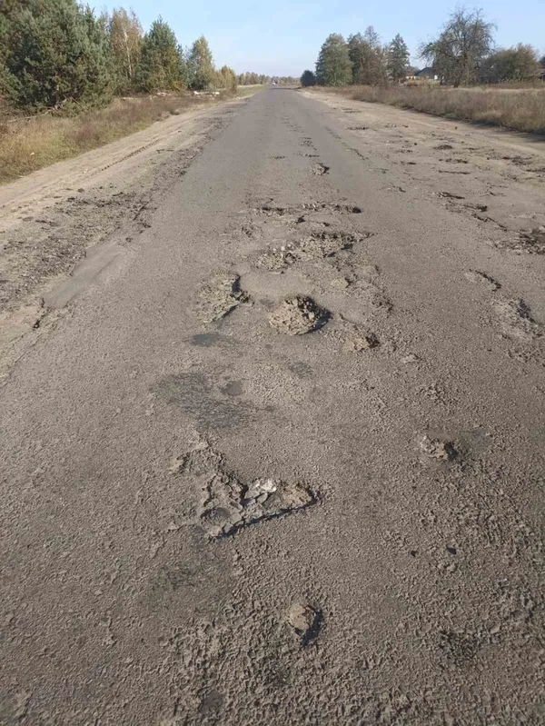 На Ковельщині латають зношену дорогу (фото)