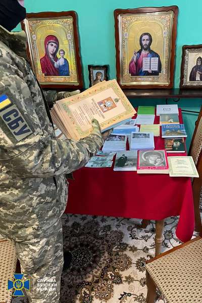 Мільйони готівкою та проросійська література: що СБУ знайшла у  Києво-Печерській лаврі (фото, відео)