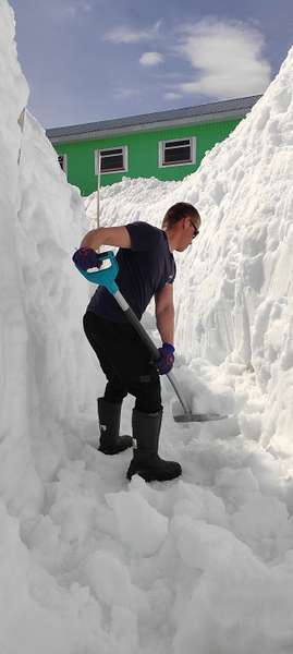 Українські полярники викопували станцію «Вернадського» від рекордних снігопадів (фото)