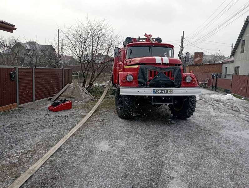На Володимирщині рятувальники загасили пожежу та відкачали воду з затоплених дворів (фото)