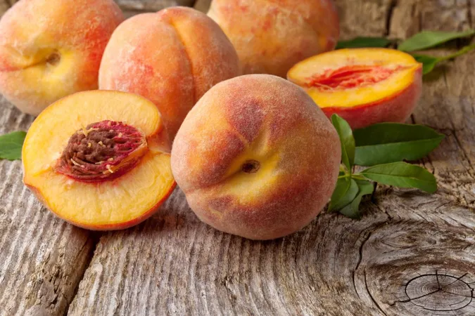 Змусить бігти за персиками: мережу підкорив рецепт запечених фруктів
