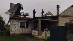 Дім будував впродовж десяти років: у сім'ї військовослужбовця з Волині згорів будинок (фото, відео)