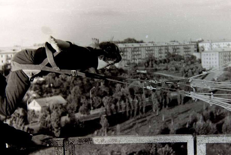 Якою була парашутна вишка у Луцьку в минулому столітті (фото)