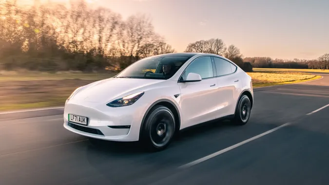 У Tesla Model Y відпало кермо прямо в дорозі: що з пасажирами