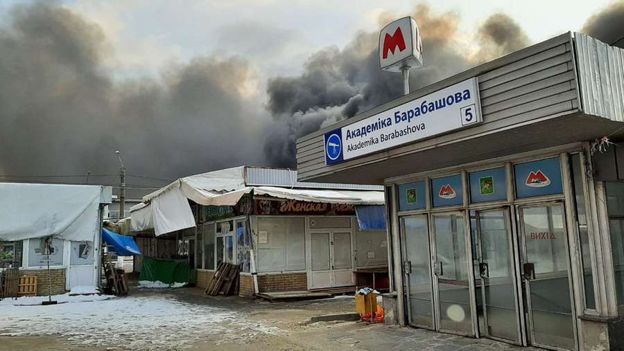 Окупанти підпалили найбільший ринок у Східній Європі (фото)