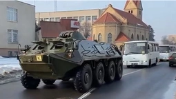 Володимиром проїхала колона гвардійців у супроводі БТРа (відео)