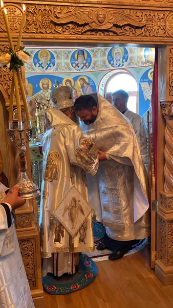 Онуфрій висвятив відомого лікаря з Волині на священника