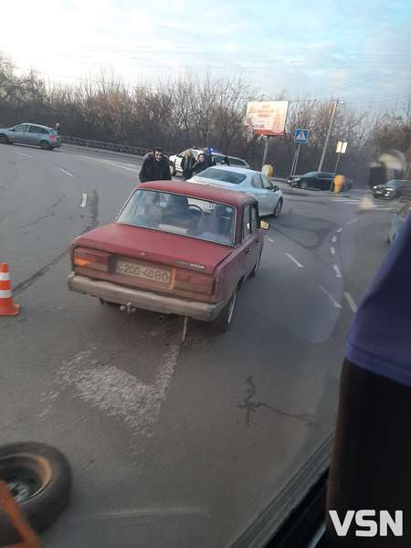У Луцьку доньці голови Підгайцівської громади пошкодили авто (фото)