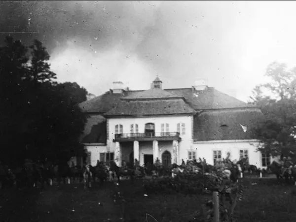 Палац у Велицьку на фото австрійських військових, 1916 рік